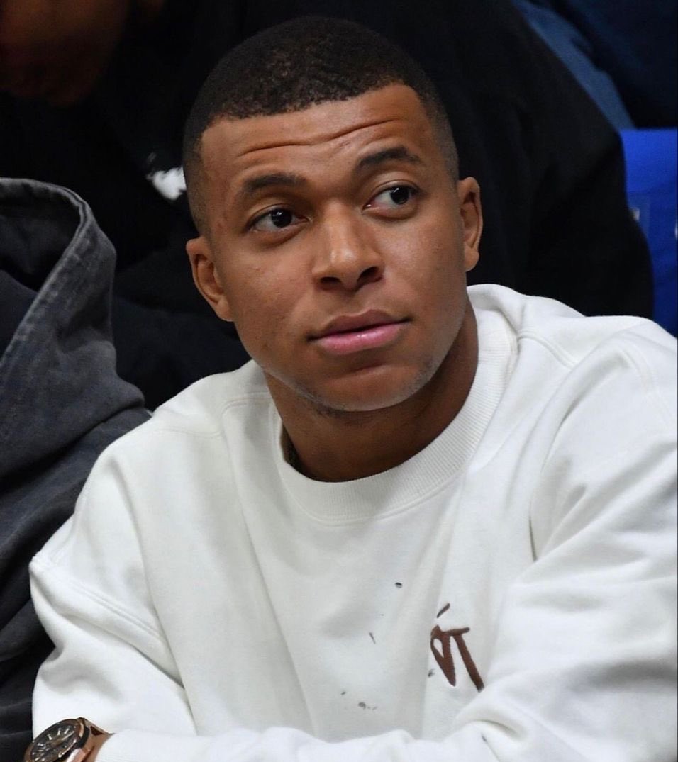 PortalBabados's tweet photo. 🚨Mbappé sobre jogadores que não se posicionam contra a extrema direita: “Mesmo sendo jogador de futebol, você é, antes de tudo, um cidadão. As pessoas às vezes pensam que, porque temos dinheiro, porque somos famosos, esses problemas não nos afetam” https://t.co/pOW07sAoVP