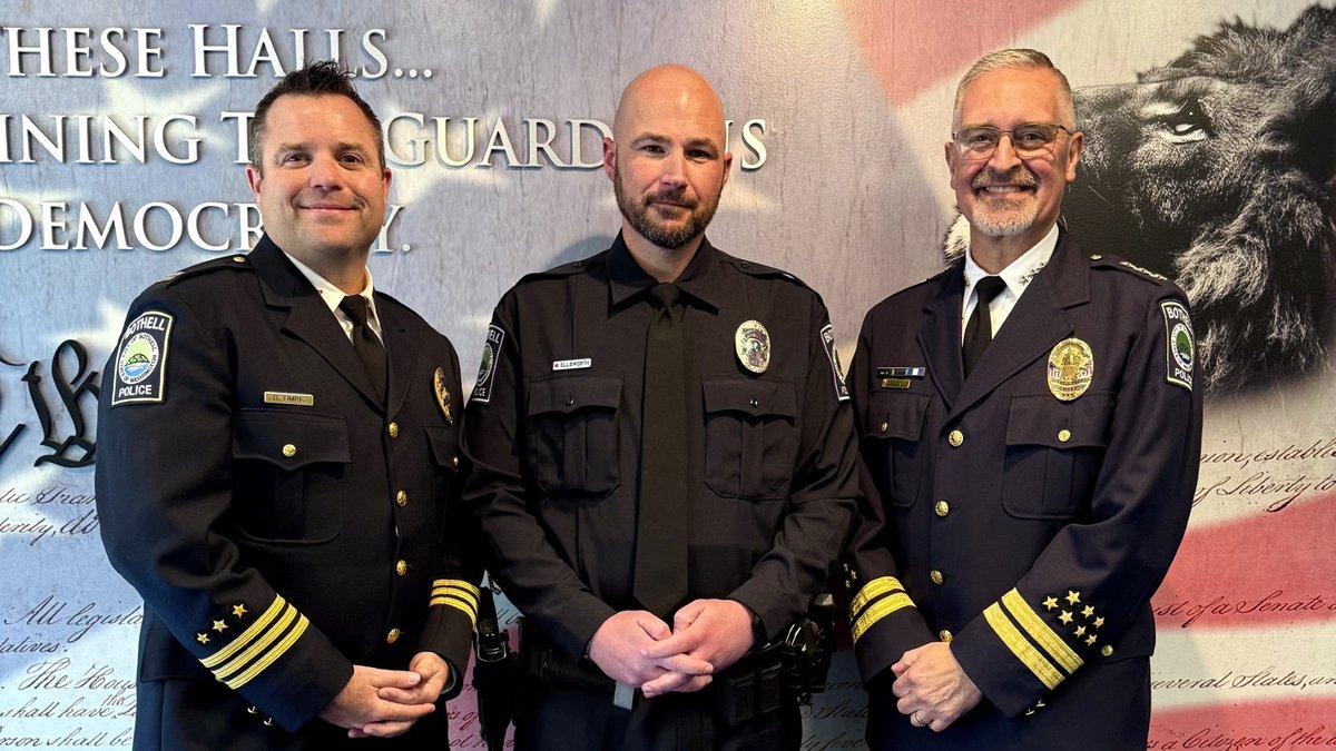BothellPolice's tweet photo. Congratulations to BPD’s newest officer! 👮🏼🎓

Today, we celebrated Officer Ellsworth’s graduation from the Washington State Criminal Justice Training Commission!

Congrats, Officer Ellsworth! We’re excited to have you join our team and begin serving the Bothell community.🚓👏 https://t.co/W9sYQ4jpP5