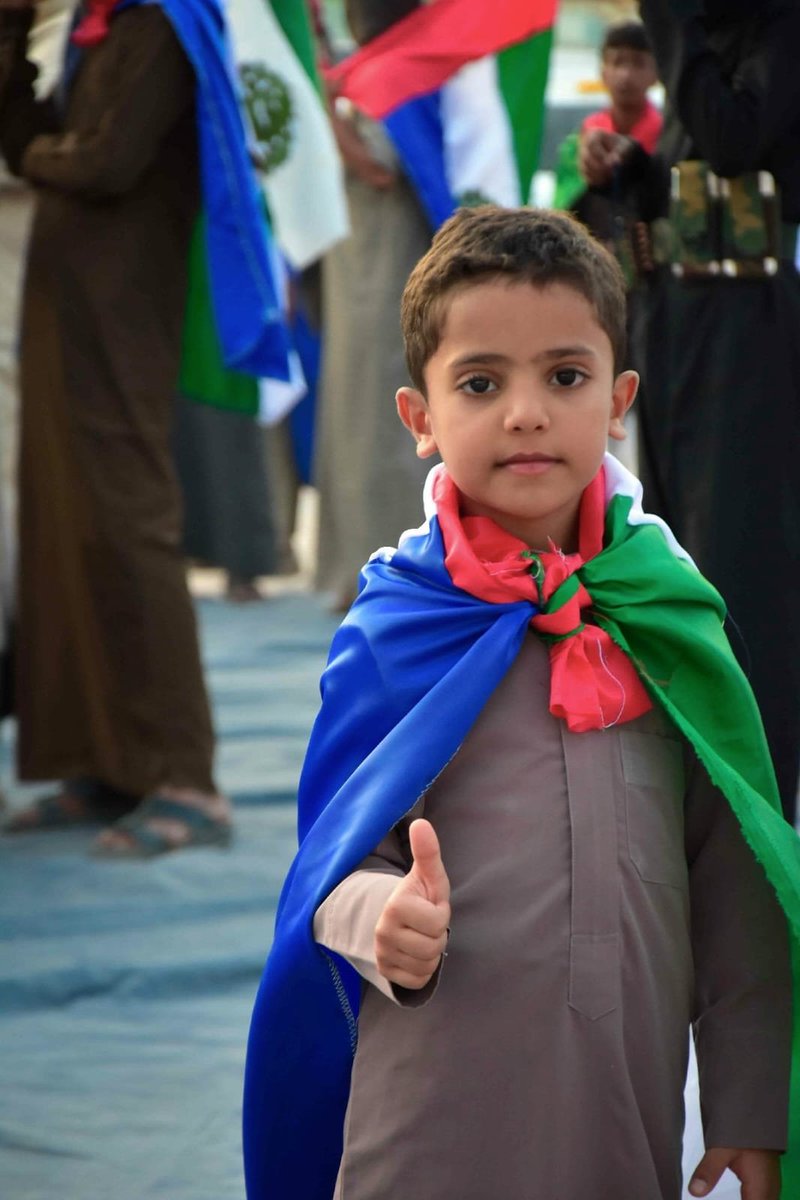 aalkathiri1973's tweet photo. لكل شعب راية تختصر حكايته.
والراية الحضرمية جاءت لتقول بوضوح:
هذه حضرموت... وهذه هويتها... وهذا رمزها.
من حضرموت إلى كل العالم، تُرفع الراية لتبقى شاهدة على هوية أرض عريقة.

#يوم_الرايه_الحضرميه https://t.co/EuFaCP2nnd