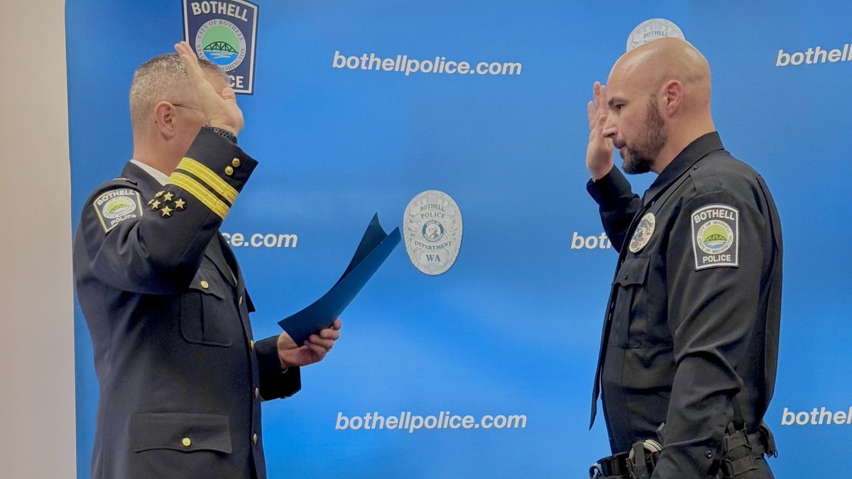 BothellPolice's tweet photo. Congratulations to BPD’s newest officer! 👮🏼🎓

Today, we celebrated Officer Ellsworth’s graduation from the Washington State Criminal Justice Training Commission!

Congrats, Officer Ellsworth! We’re excited to have you join our team and begin serving the Bothell community.🚓👏 https://t.co/W9sYQ4jpP5