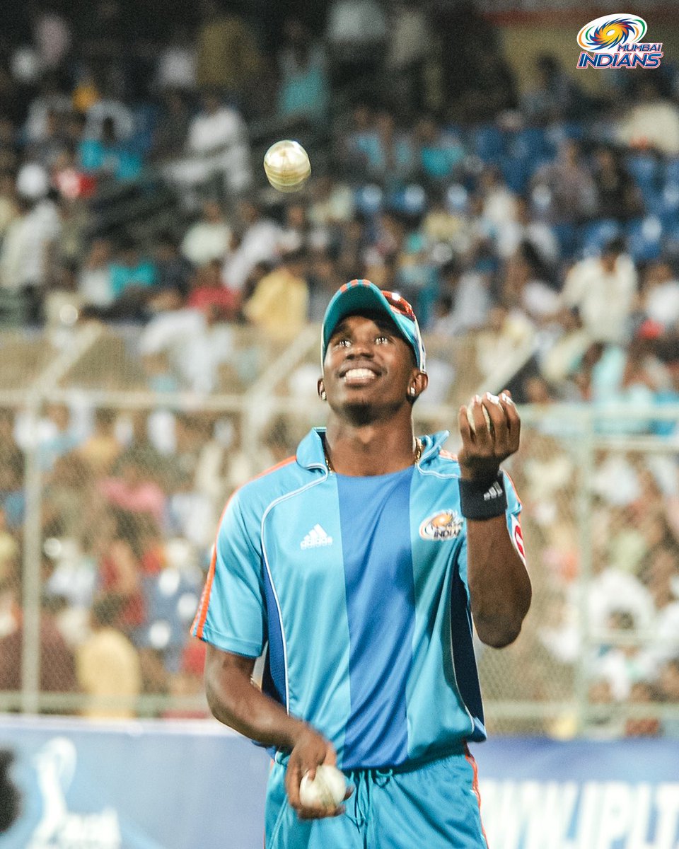 mipaltan's tweet photo. From impactful skills on the field to big hits on the mic, DJ Bravo does it all 💙💪🎤 https://t.co/TvQjIyr0TD
