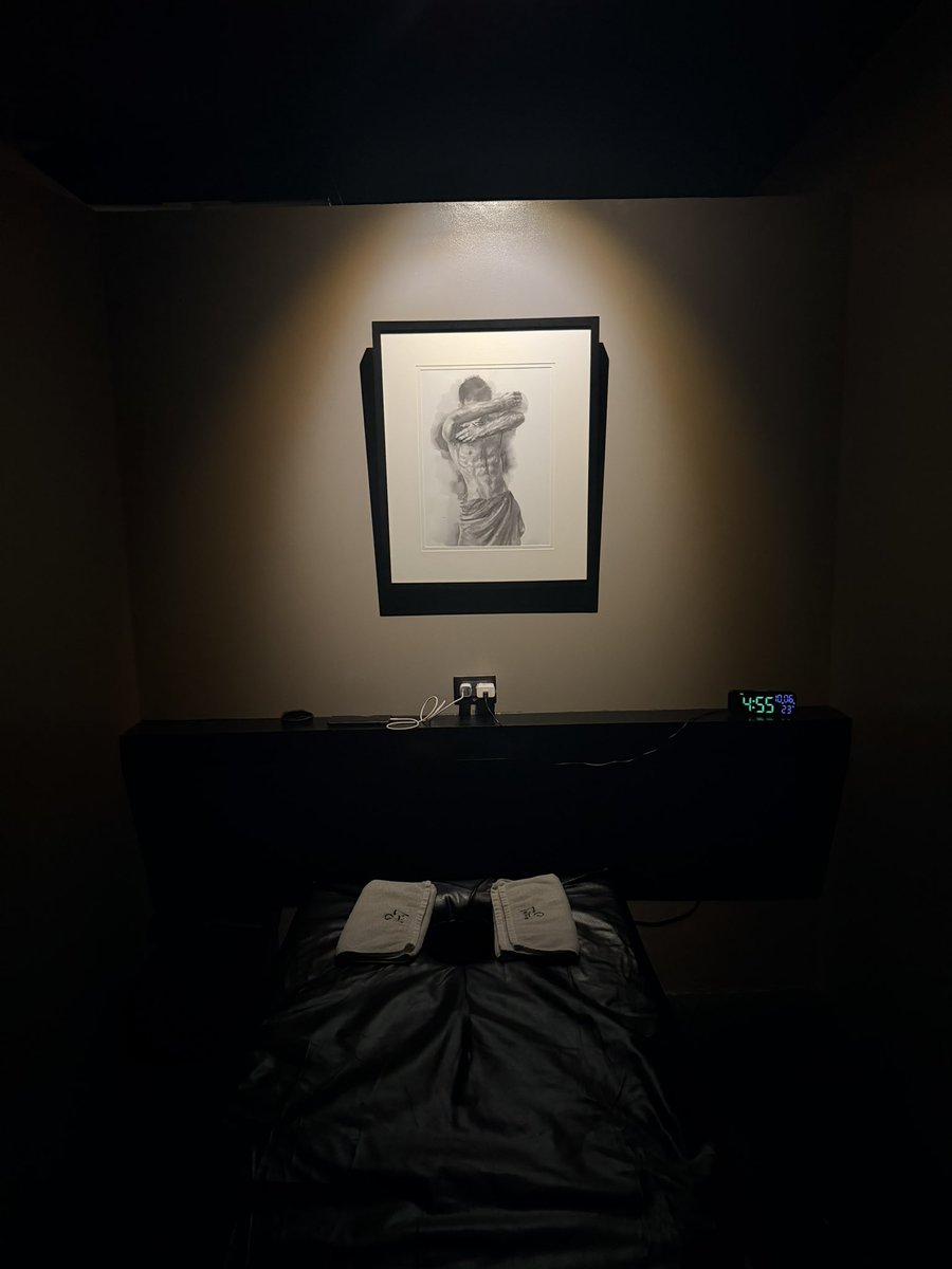 itsyourjc22's tweet photo. 100626

Thank You, Thera Adam, for the relaxing massage. 1 month lang di nakavisit may pa communal shower na agad  sa labas ng dry and steam , tama yan lagi kc busy and mahaba pila dun sa private shower, bakit kaya?? Ems 🤔 

📍B by @27shawspa #locker23 https://t.co/cwJ6d9mZl3