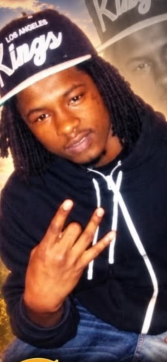 LadyKye56's tweet photo. When your walking down the street & you hear a tiny voice, yelling from the porch hiiiiiiiiii it melts your π, then they grow up become a nephew & apart of you life it touches your β€ & then they are tragically murdered & it breaks your heart π #RipMoe π’ https://t.co/b15UWvKXqH
