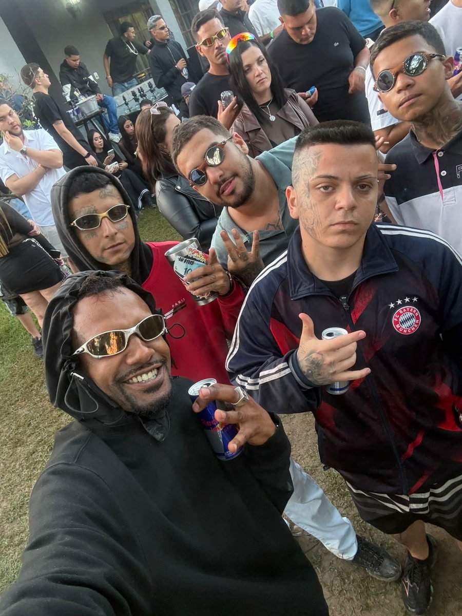 Cafe015_'s tweet photo. Esse final de semana tirei pra aproveitar um pouco que deixei de aproveitar em 5 anos. 
Engraçado que amanhã essa liberdade fica na mão do estado. Abraço pra geral que brincou pela disposição do pai !  VL até o fim !🌓 https://t.co/5mqyqC2cdZ