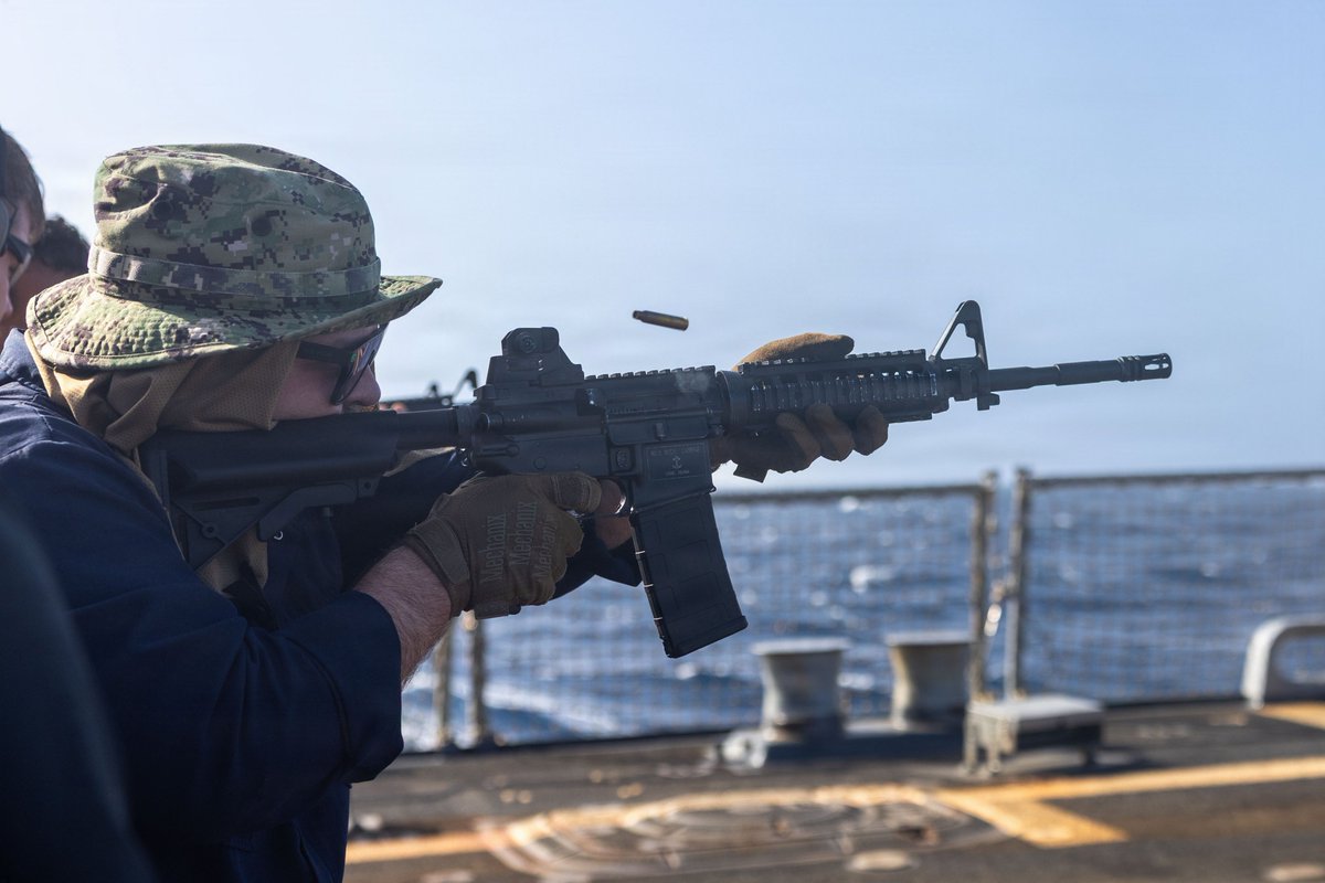 SurfaceWarriors's tweet photo. USS Gridley Arrives in San Diego
DDG 101 arrived at Naval Base San Diego Oct. 5 on her return to Everett, Washington, after completing successful operations in the U.S. Southern Command area of responsibility.
#SurfaceWarriors | #USNavy | #ReadyOnArrival https://t.co/2EAdFsmK1P