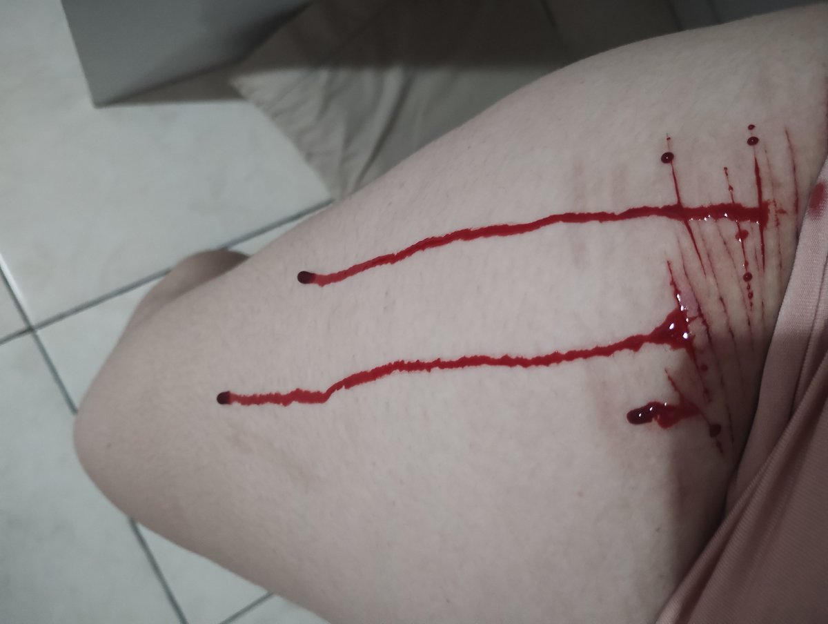 A3riAgain's tweet photo. GENTE OLHEM MINHA MAQUIAGEM DE HALLOWEEN!!! Já tô ficando profissional em sfx
⚠️ Conteúdo sensível https://t.co/0E21eqLLVk