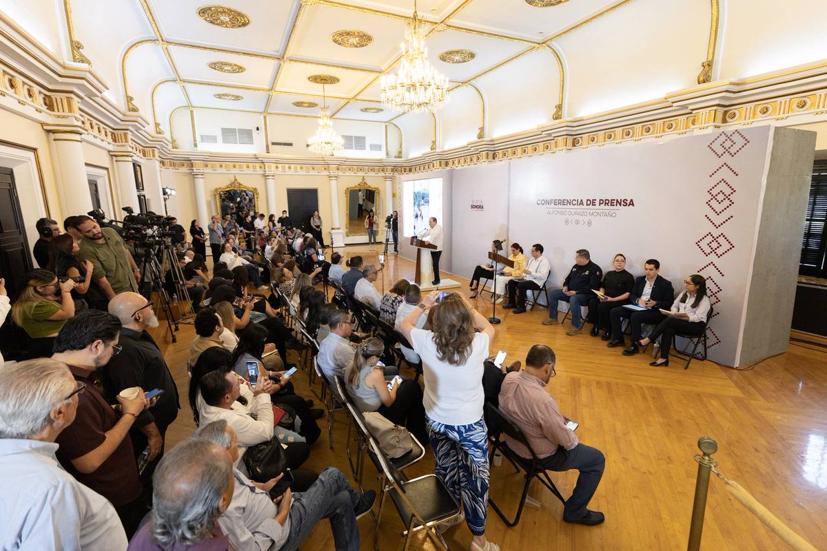 gobiernosonora's tweet photo. En la #ConferenciaDePrensa semanal, el gobernador @AlfonsoDurazo compartió avances e iniciativas que fortalecen a la entidad, en donde se destacó la labor realizada para resguardar y accionar durante el paso del Huracán Polo, el liderazgo en exportaciones, entre otros temas. https://t.co/nUuxrEaQbT