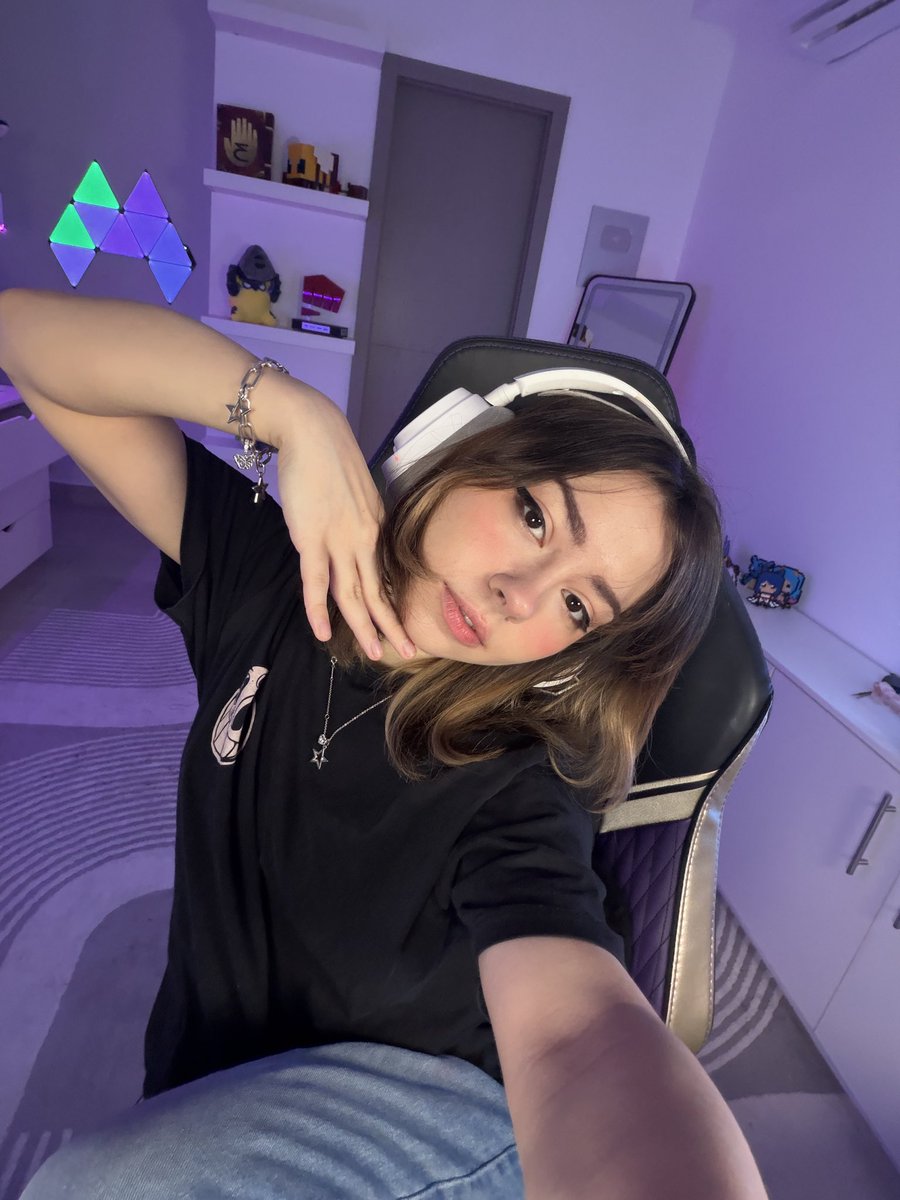 Mictia00's tweet photo. DEDSAFIO DIA 14 🔥 no he muerto aun a ver q pasa 😛

ENVIVO🔴
💜 https://t.co/wcFzftkfLU
💚 https://t.co/Ev7TIBdjVf https://t.co/Z26drJxiAD