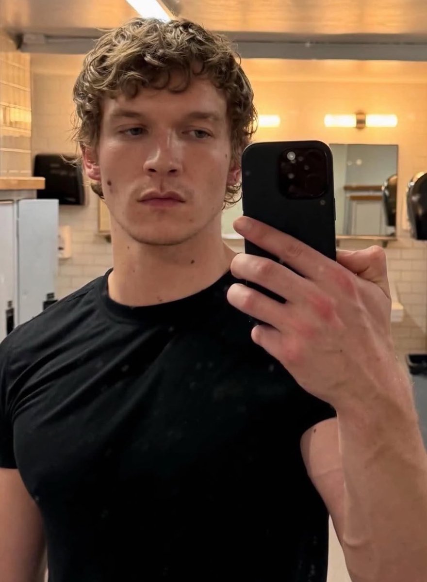 loverrytay's tweet photo. thinking about all those selfies connor might’ve taken recently that we’re never gonna see 😔 https://t.co/68tXYYkSJh