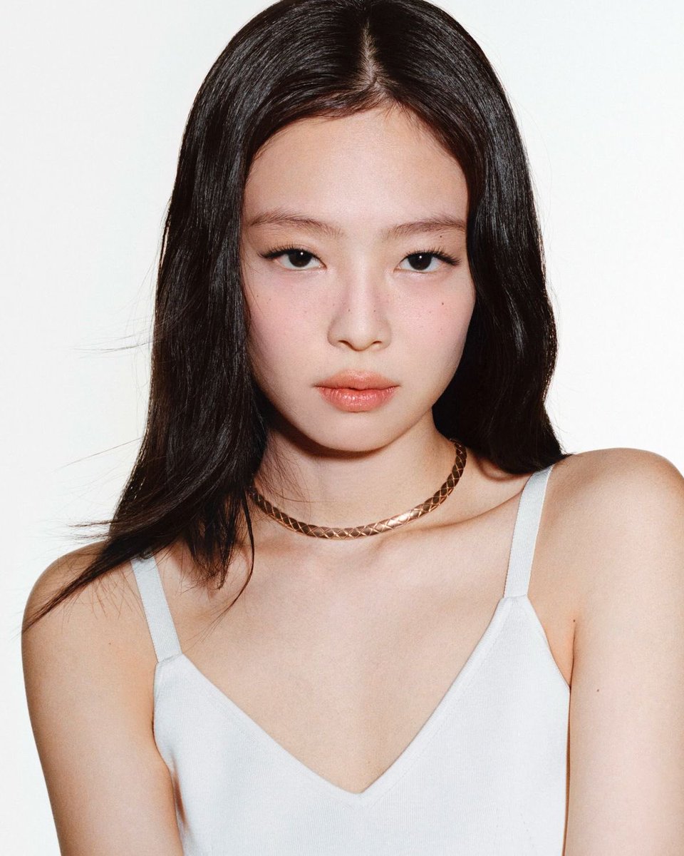 jenniescharts's tweet photo. JENNIE (6) is now the K-pop soloist with the most songs to surpass 1 billion streams globally surpassing JungKook (5) 

(Spotify, YouTube Music, MelOn) https://t.co/yQxlSmGeUO