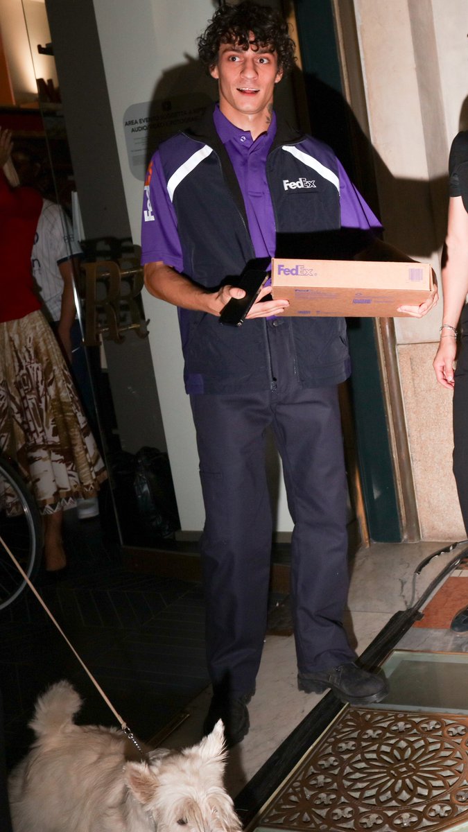 FedEx tweet picture