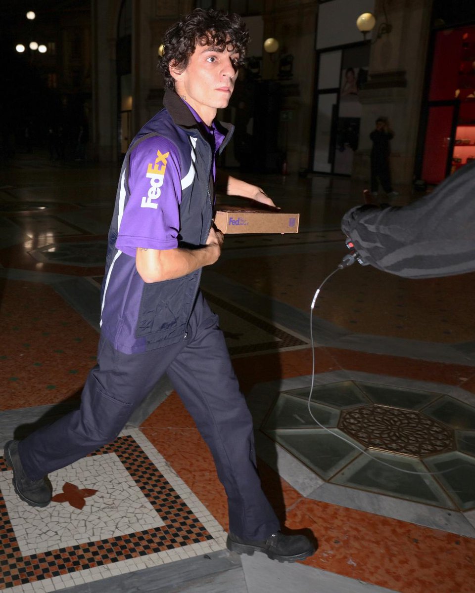 FedEx tweet picture