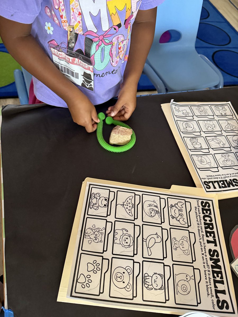 Prek_SWE's tweet photo. Mrs. Kirst’s little stars hard at work investigating our five senses. @HumbleISD_SWE @LEThomas_ECE @Barela_ECE @ReadandWriteBFF @HumbleISD @HumbleISD_ECC https://t.co/rP3SczbQza