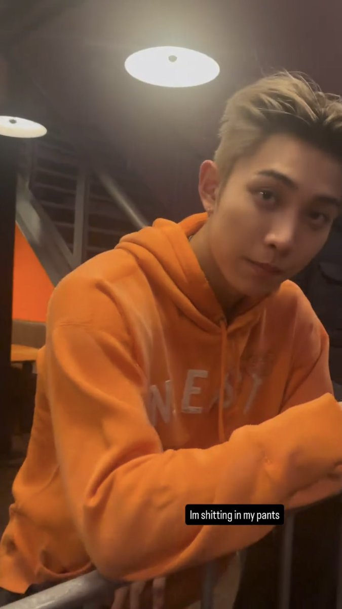 1OOtheclub's tweet photo. 룰아 애교폭발하는여친두셨네요~~// https://t.co/misZ5S066g