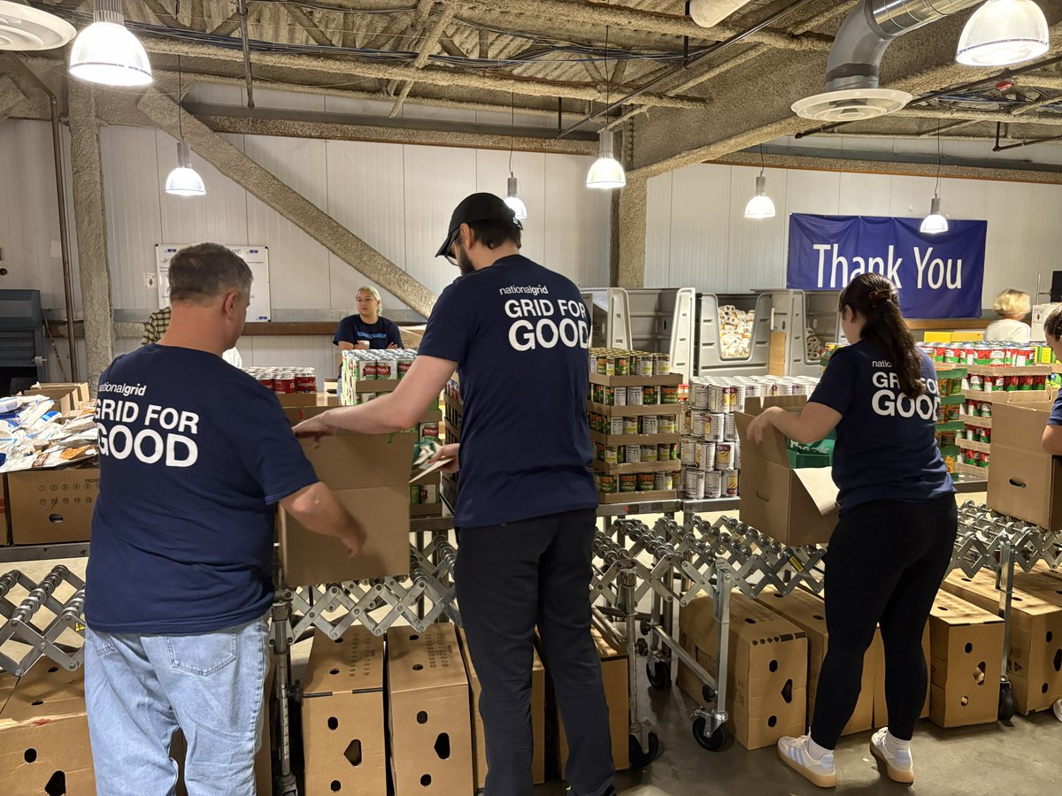 nationalgridus's tweet photo. On Hunger Action Day, our team joined the Greater Boston Food Bank as part of our Week of Service, helping pack grocery bags for seniors across the region. Together, we handled more than 8,000 pounds of food and helped make 6,960 meals possible.

We also partnered with the Greater Boston Food Bank to share multilingual information about gas meter changes, helping connect customers with important resources.

Thank you for having us, and thank you to the Greater Boston Food Bank for all you do to support our communities every day. 💙@Gr8BosFoodBank