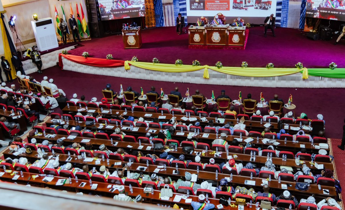 assembleeguinee's tweet photo. 𝐒𝐞𝐬𝐬𝐢𝐨𝐧 𝐮𝐧𝐢𝐪𝐮𝐞 𝟐𝟎𝟐𝟔-𝟐𝟎𝟐𝟕 : 𝐥𝐚 𝟏𝟎ᵉ 𝐥𝐞́𝐠𝐢𝐬𝐥𝐚𝐭𝐮𝐫𝐞 𝐨𝐮𝐯𝐫𝐞 𝐮𝐧𝐞 𝐧𝐨𝐮𝐯𝐞𝐥𝐥𝐞 𝐬𝐞́𝐪𝐮𝐞𝐧𝐜𝐞 𝐩𝐚𝐫𝐥𝐞𝐦𝐞𝐧𝐭𝐚𝐢𝐫𝐞

Plus de détails 👇🏽👇🏽👇🏽👇🏽👇🏽

https://t.co/2ylezMdvGN

#AN #AlloAN #AGENDA #ANGN #ANG #Kibaro #PalaisDuPeuple https://t.co/l9RO4uYw2d