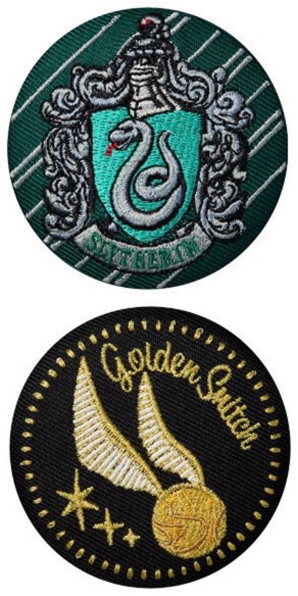 same_knitting's tweet photo. ハリーポッター　刺繍缶バッジ

交換

譲: 百味ビーンズ、タイムターナー
求:スリザリン>> 金のスニッチ

郵送のみ
検索からもお声がけください https://t.co/5aExBykAQp
