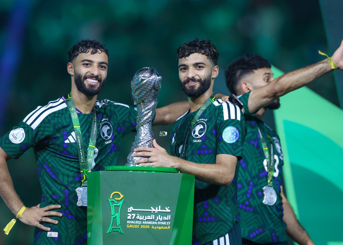 m_msssm's tweet photo. #السعوديه_الإمارات
قبل ٢٣ولد هذا الثنائي 
فكانت سنوات غياب عن البطولات 
كبر الشقيقان #صالح_أبوالشامات ومحمد
وكأنهم يقولون انتظرونا حتى نكبر فنحقق لوطننا الانجازوهذا ماحدث 
فحققوا #خليجي_الديار_العربية27 
تهانينا ل #المنتخب_السعودي تحقيق اللقب 
والظفر بموهبتين كبيرتين صنعتا الفارق https://t.co/76t8pzcyYi
