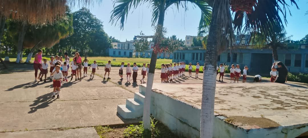 gom24594's tweet photo. La #OPJMCuba recibirá en sus brazos nuevos retoños llenos de sueños ...

Se alista la Escuela Primaria Jaime Hugo Vilella de #MiSantoDomingoCuba para acoger el próximo 8 de octubre justo a las 8:00am el Acto Municipal de Ingreso a la Organización de Pioneros José Martí. #OPJMCuba https://t.co/uemQwophUq