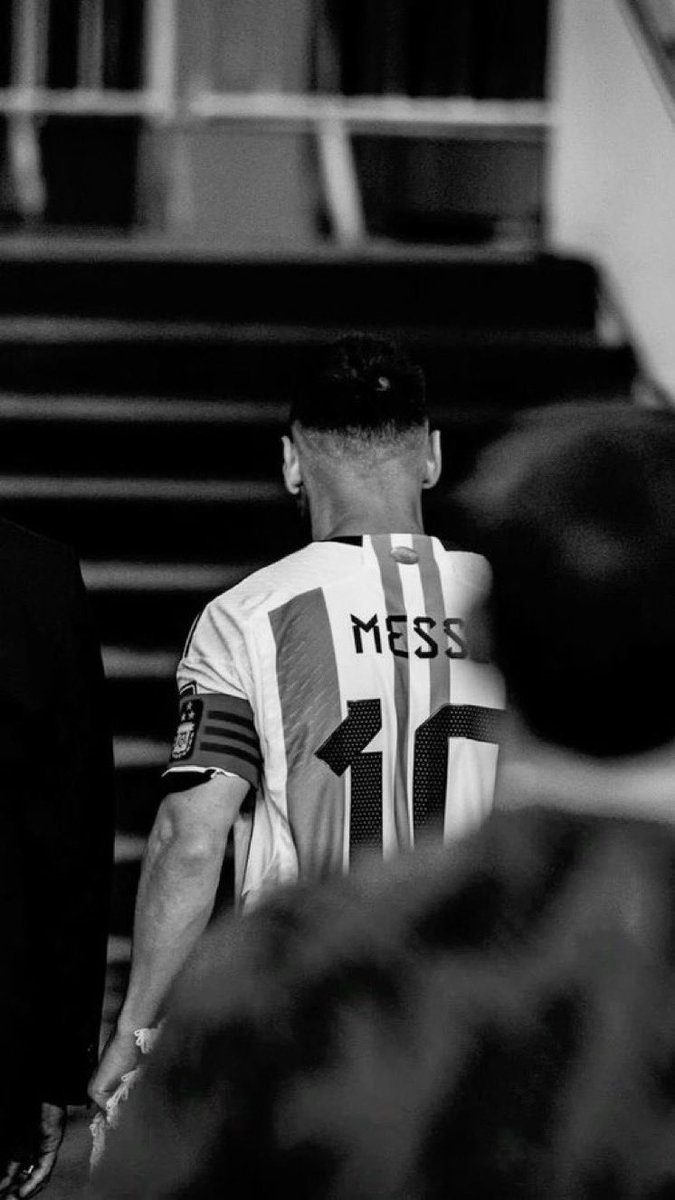 _lli18l's tweet photo. في شهر الحُب سيرحل من أحب 
#Messi https://t.co/Nfnh16vU7S