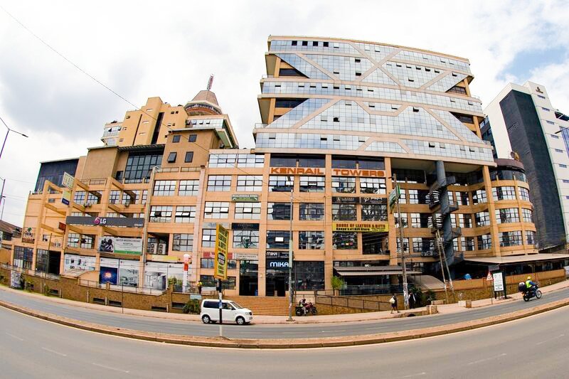 KillaLando's tweet photo. I know it looks better but this building reminds me of one seriously ugly building in Kenya; Kenrail Towers. The second ugliest in Ke after SHA HQ.

A series of boxes with different design languages stacked as if drawn by a 10-yr-old.

Could be an ugly building in the end. https://t.co/GEmoYIE1aB