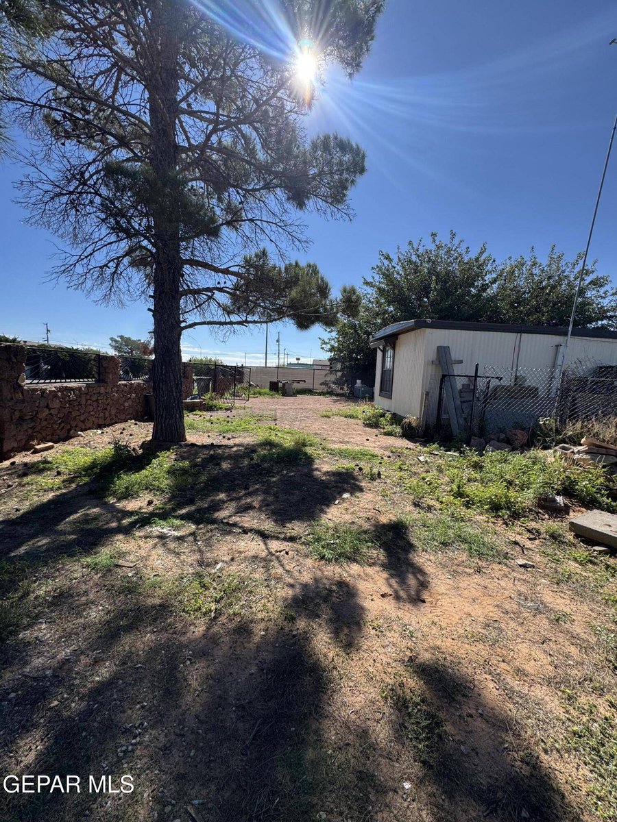 JRod7912's tweet photo. New Listing: 7328 O'Riley LN, El Paso, TX 79934. 2-bed manufactured home with gated access, covered patio &amp; renovation potential. $88,888.
https://t.co/HQpyrUd4wl https://t.co/3RyESNkKnH