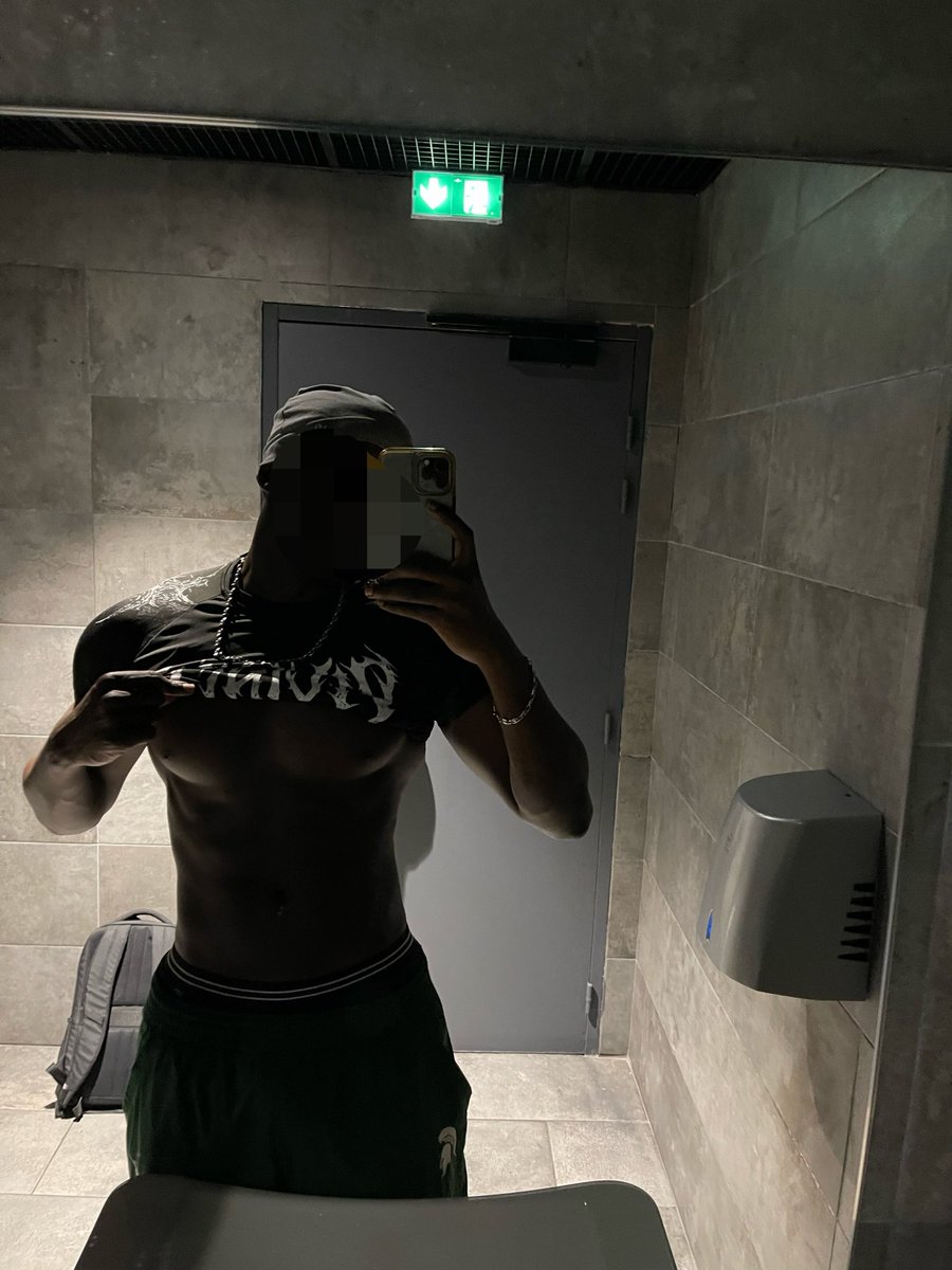 mysterstan's tweet photo. C’est quoi votre motivation à vous pour aller à la salle ? 
#gym #abs #chest https://t.co/LQaPN4Wm31