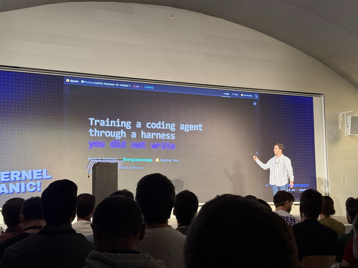 migpuerta's tweet photo. Una pasada la #KernelPanic de @helmcode. Ponentes súper top y una organización increíble!! https://t.co/MKE4HmCp0i