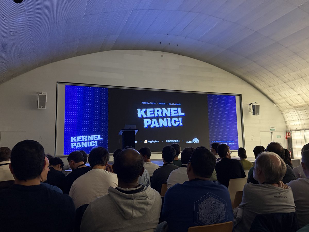 migpuerta's tweet photo. Una pasada la #KernelPanic de @helmcode. Ponentes súper top y una organización increíble!! https://t.co/MKE4HmCp0i