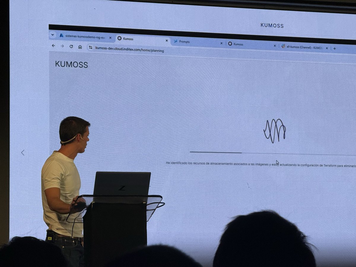 migpuerta's tweet photo. Una pasada la #KernelPanic de @helmcode. Ponentes súper top y una organización increíble!! https://t.co/MKE4HmCp0i