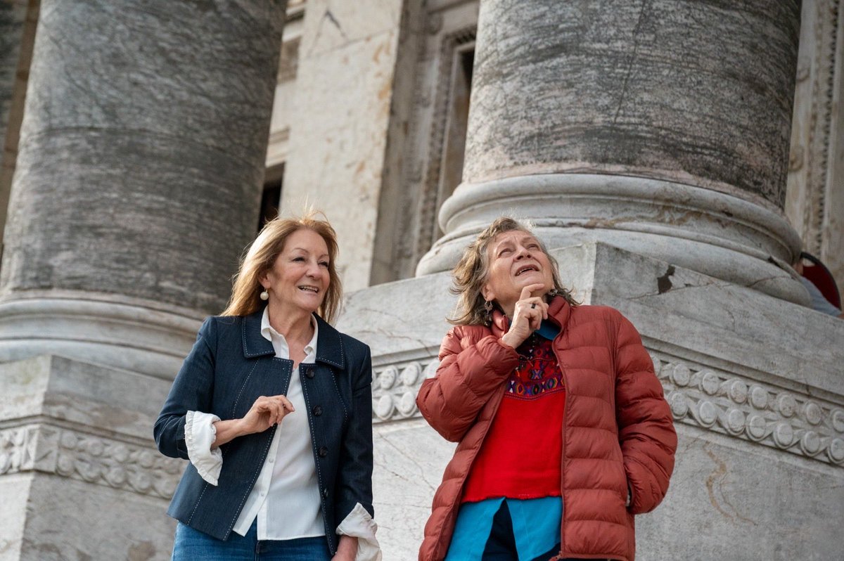 CosseCarolina's tweet photo. Qué lindo recibir a la referente continental Rita Segato y mostrarle nuestro hermoso Palacio Legislativo, donde dará dos conferencias esta semana. https://t.co/n6I1tSKel6