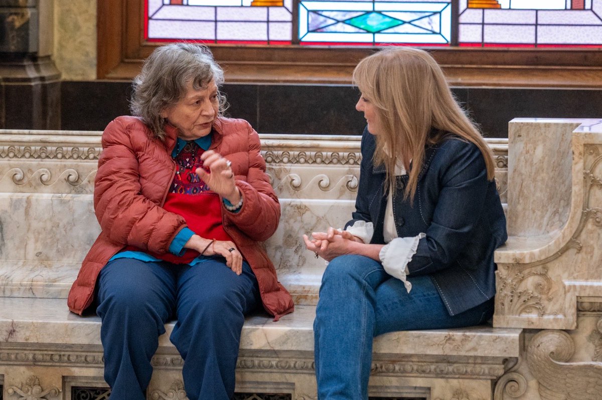 CosseCarolina's tweet photo. Qué lindo recibir a la referente continental Rita Segato y mostrarle nuestro hermoso Palacio Legislativo, donde dará dos conferencias esta semana. https://t.co/n6I1tSKel6
