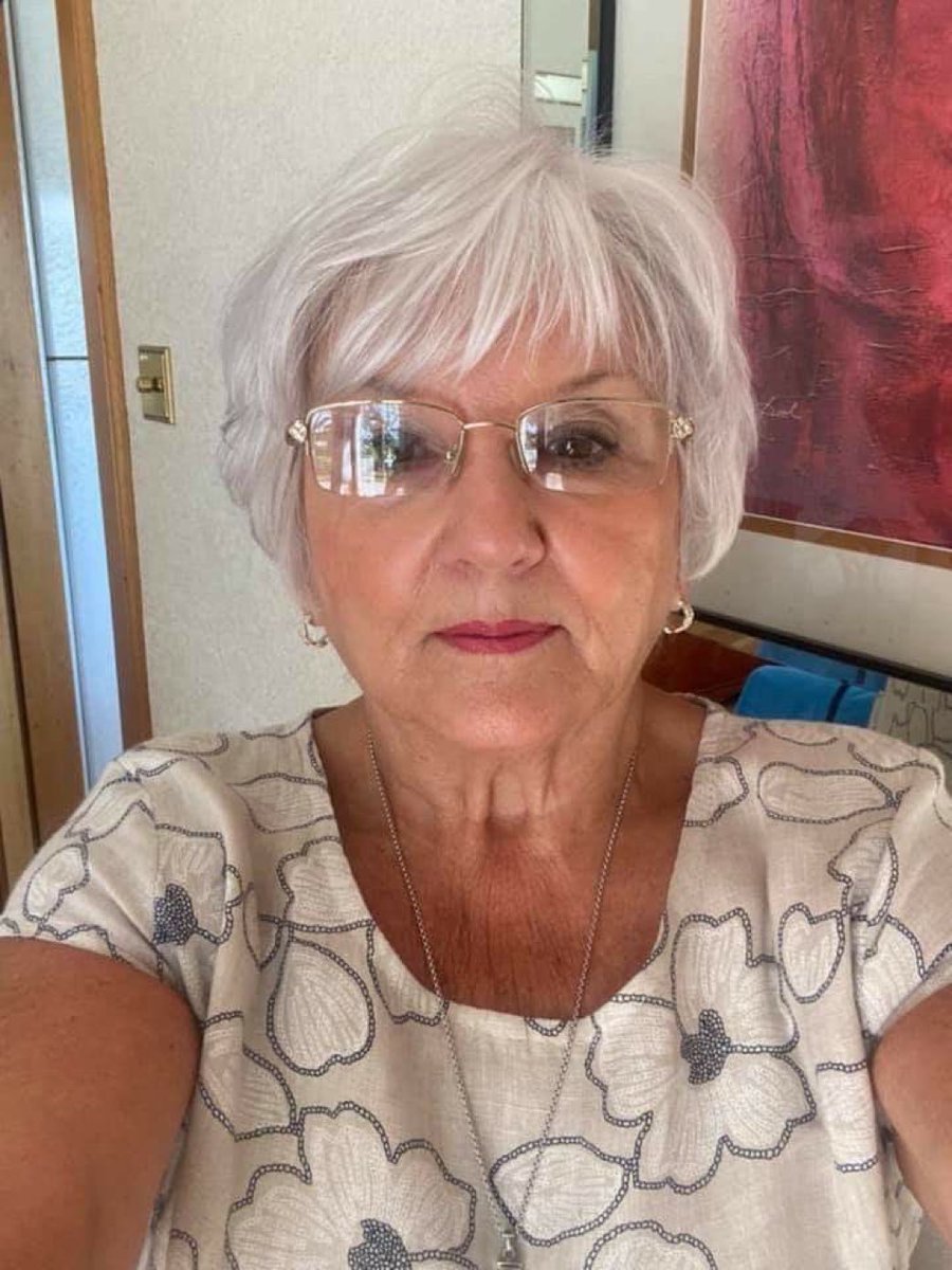Mathieu123I's tweet photo. Would u accept to date an old woman https://t.co/rpfb0GE06K