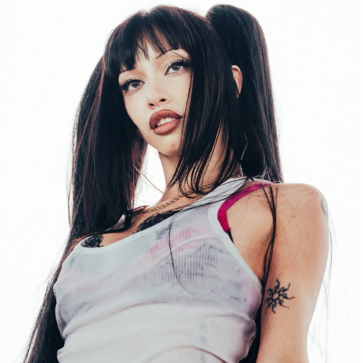 bbian180's tweet photo. Te amo mucho Six Sex con peinado de anime https://t.co/dTGg1IVYRI
