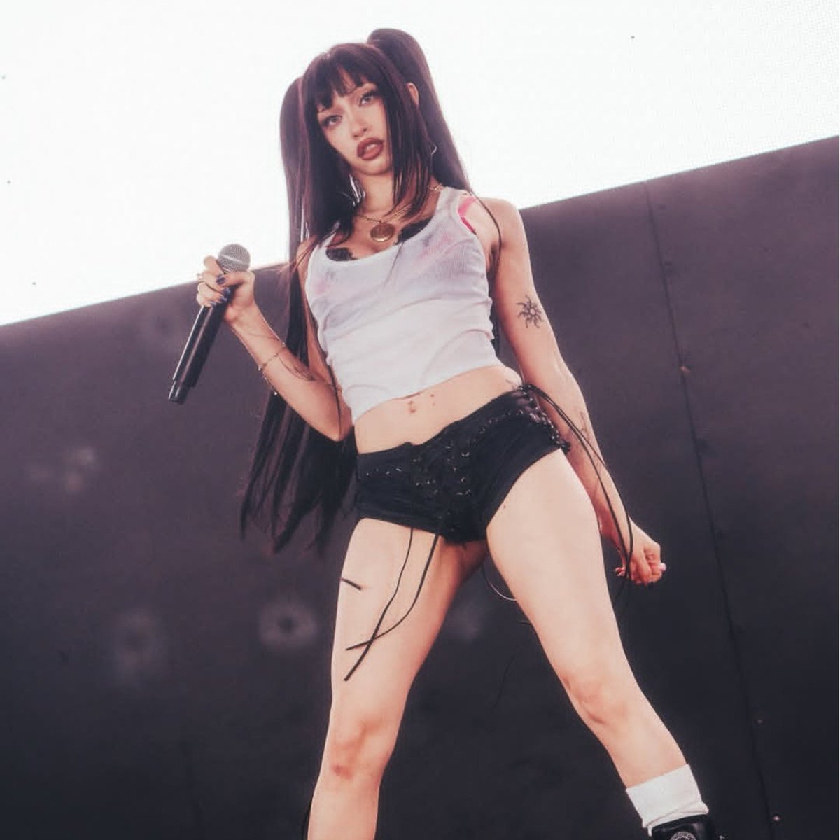 bbian180's tweet photo. Te amo mucho Six Sex con peinado de anime https://t.co/dTGg1IVYRI