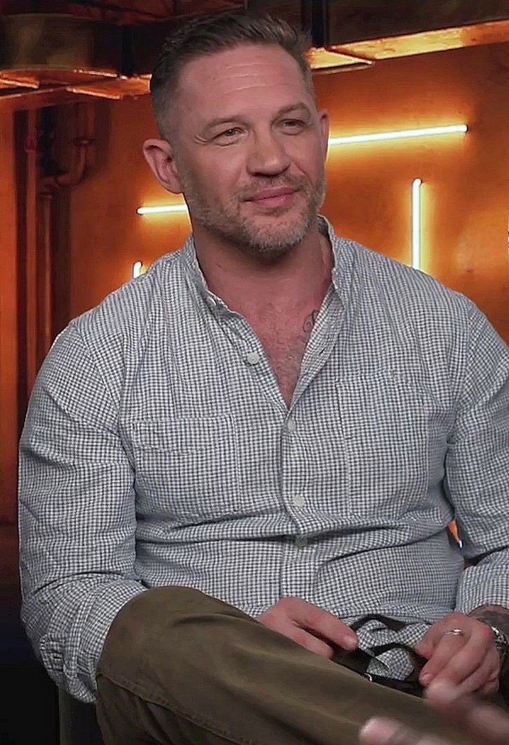 KoRn_Penguin's tweet photo. Tom Hardy 🤍🧡 interview for HAVOC https://t.co/AhdJNzS1vI