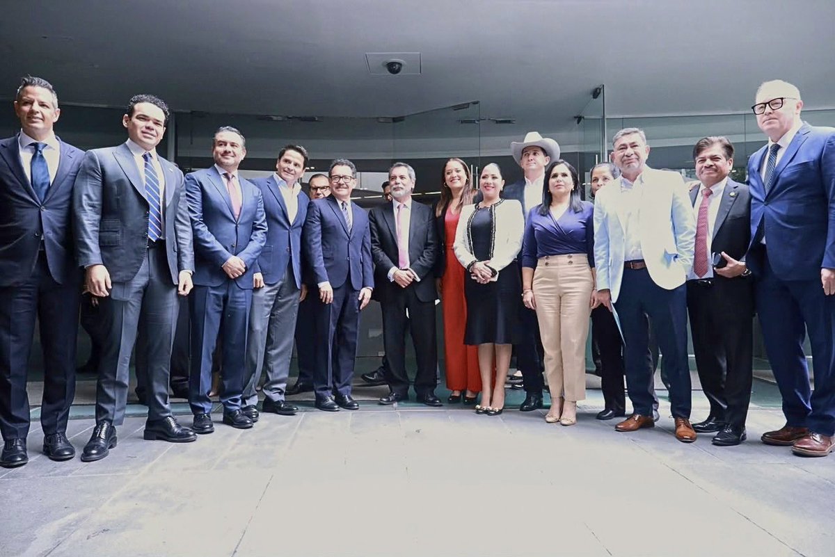 homerodav's tweet photo. 13.4 millones de mexicanas y mexicanos salieron de la pobreza entre 2018 y 2024. Durante la comparecencia del Secretario de @Hacienda_Mexico, @Edgar_Amador_Z , planteé la importancia de evaluar los resultados de los programas sociales, fortalecer la rendición de cuentas y orientar el gasto público hacia quienes más lo necesitan.

#VamosAdelante