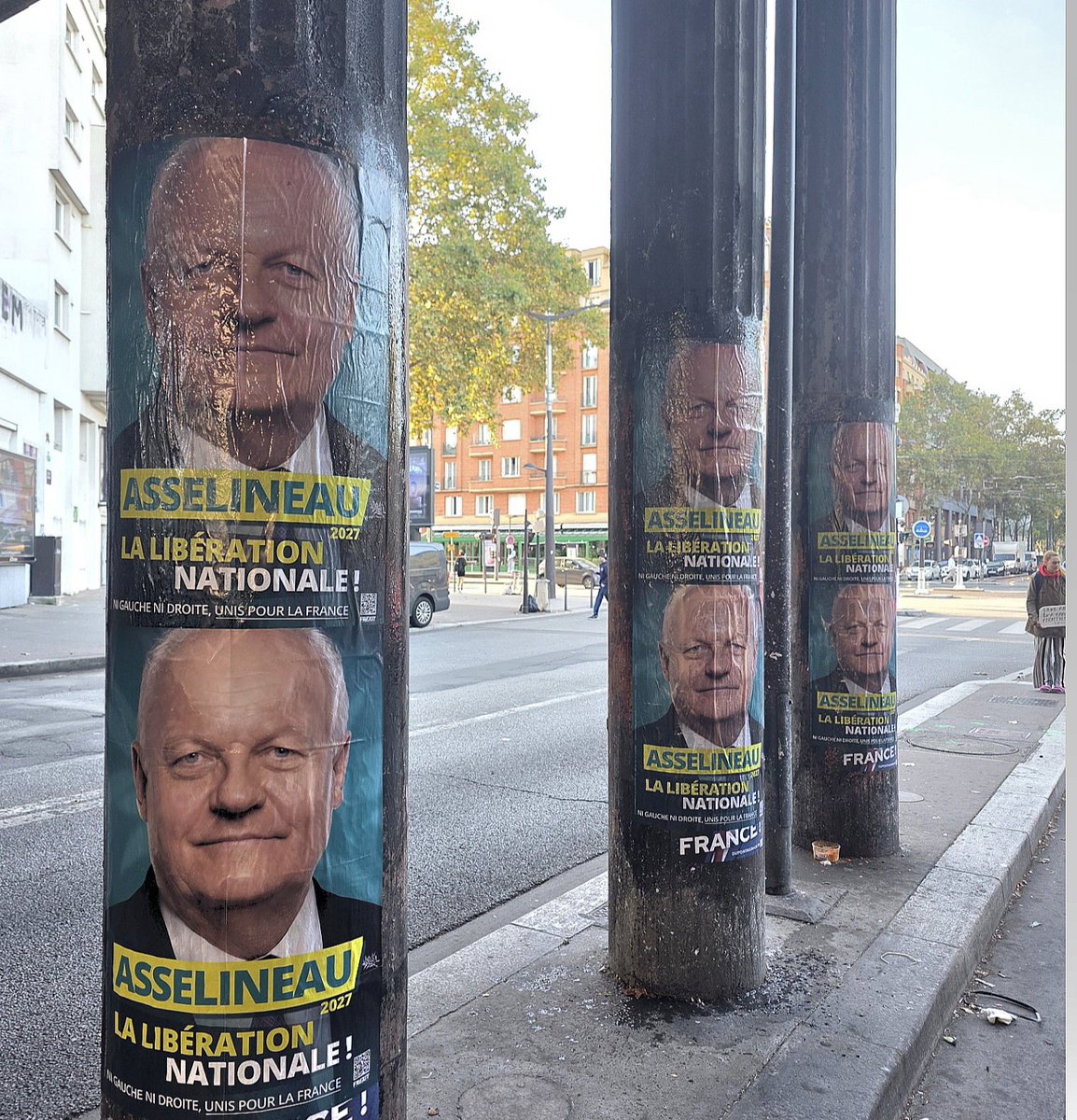 f_asselineau's tweet photo. La Maison de la Radio, la Porte de Versailles, le 13e arrondissement, les boulevards des Maréchaux...
Partout l'accueil des passants est intéressé et souvent très encourageant ! https://t.co/hql3TDpf1c