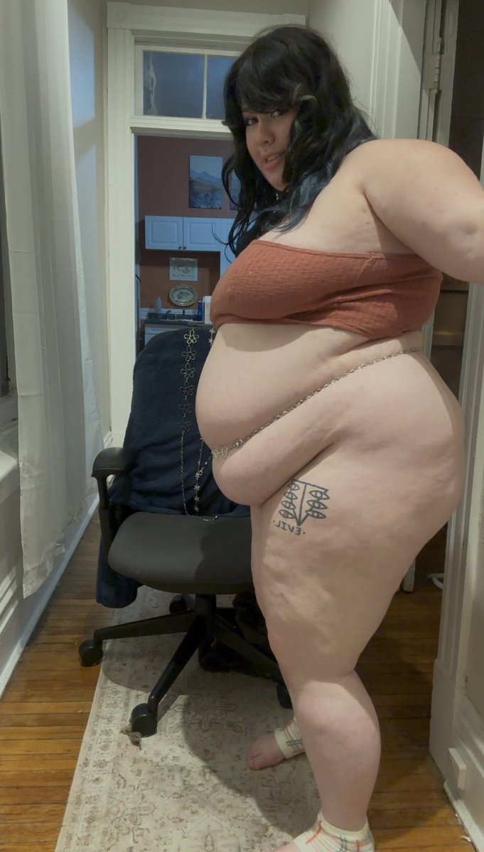 TianasTummy's tweet photo. probably the fattest ive ever looked tbh https://t.co/BUKK3gCG87