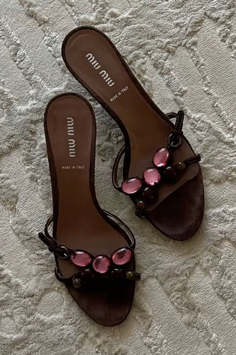 musesblueprint's tweet photo. Miu Miu Kitten Heels 🤎 https://t.co/lOxry21nL8