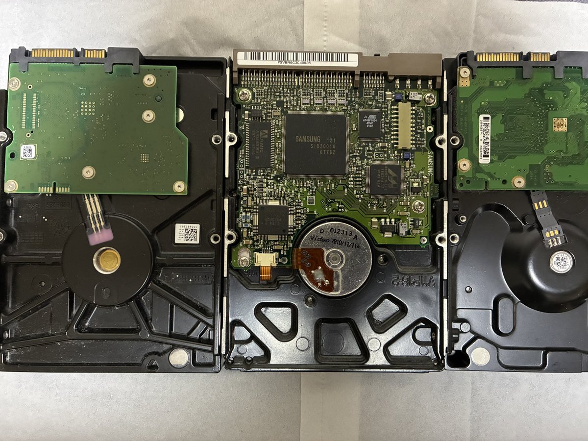 Loki_eco2026's tweet photo. それから過去に壊れたPCから
抜き取ったディスクがあるので
20年前のスクリーンショットに
アクセス可能なら、ブログ日記と
合わせて思い出語っていくかも？ https://t.co/lybLyGDHjE
