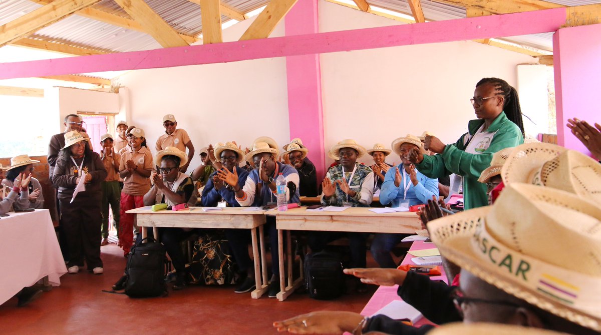 progrFIDAMada's tweet photo. À #Madagascar, @leFIDA à travers le #GTM accueille les participants de 7 pays pour une visite d’apprentissage autour du GALS/#GALS+ 🇧🇯 🇧🇫 🇧🇮 🇰🇲 🇲🇬 🇹🇩 🇹🇬
☑️apprendre, partager et s’inspirer de l’expérience pour adapter aux différents contextes
#GenderEquality #WomenEmpowerment https://t.co/7q34i8UPnV