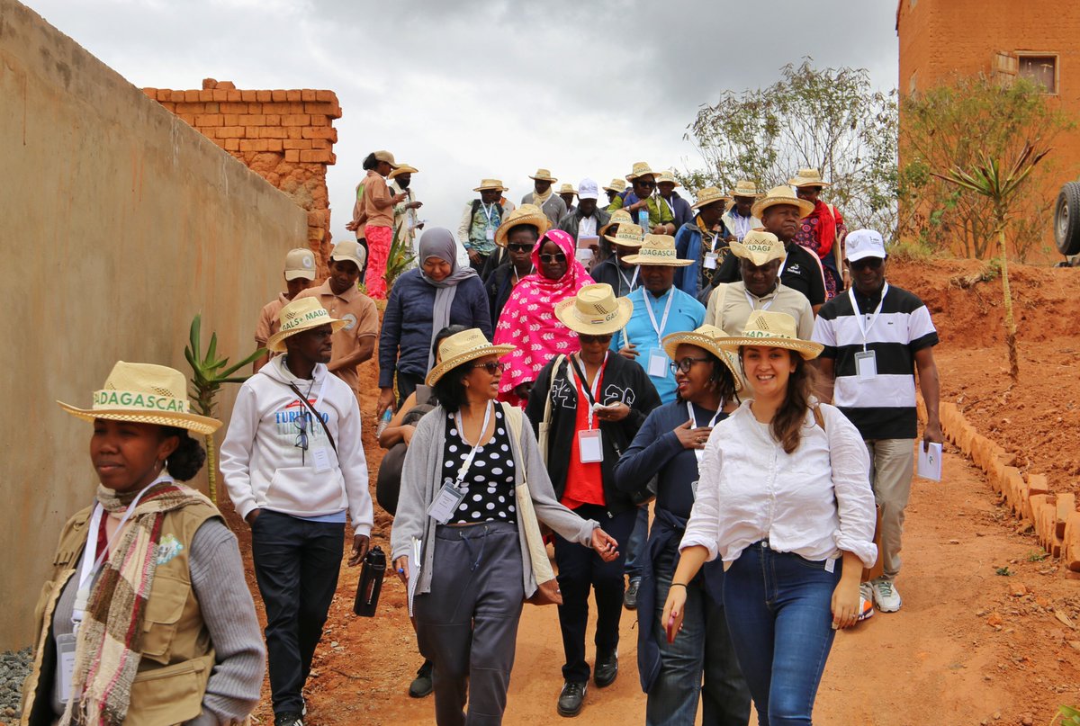 progrFIDAMada's tweet photo. À #Madagascar, @leFIDA à travers le #GTM accueille les participants de 7 pays pour une visite d’apprentissage autour du GALS/#GALS+ 🇧🇯 🇧🇫 🇧🇮 🇰🇲 🇲🇬 🇹🇩 🇹🇬
☑️apprendre, partager et s’inspirer de l’expérience pour adapter aux différents contextes
#GenderEquality #WomenEmpowerment https://t.co/7q34i8UPnV