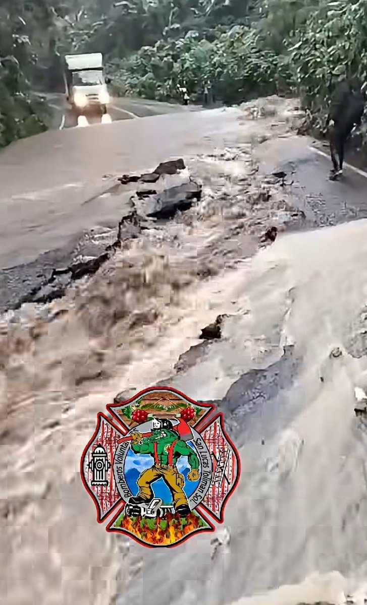 ClimaenGuate's tweet photo. #Urgente
Reportan que se ha quebrado la carretera en el Mal Paso ruta entre San Lucas Tolimán hacia Patulul, Suchitepéquez.

Sin paso por el sector. https://t.co/yIh9zh5dQv