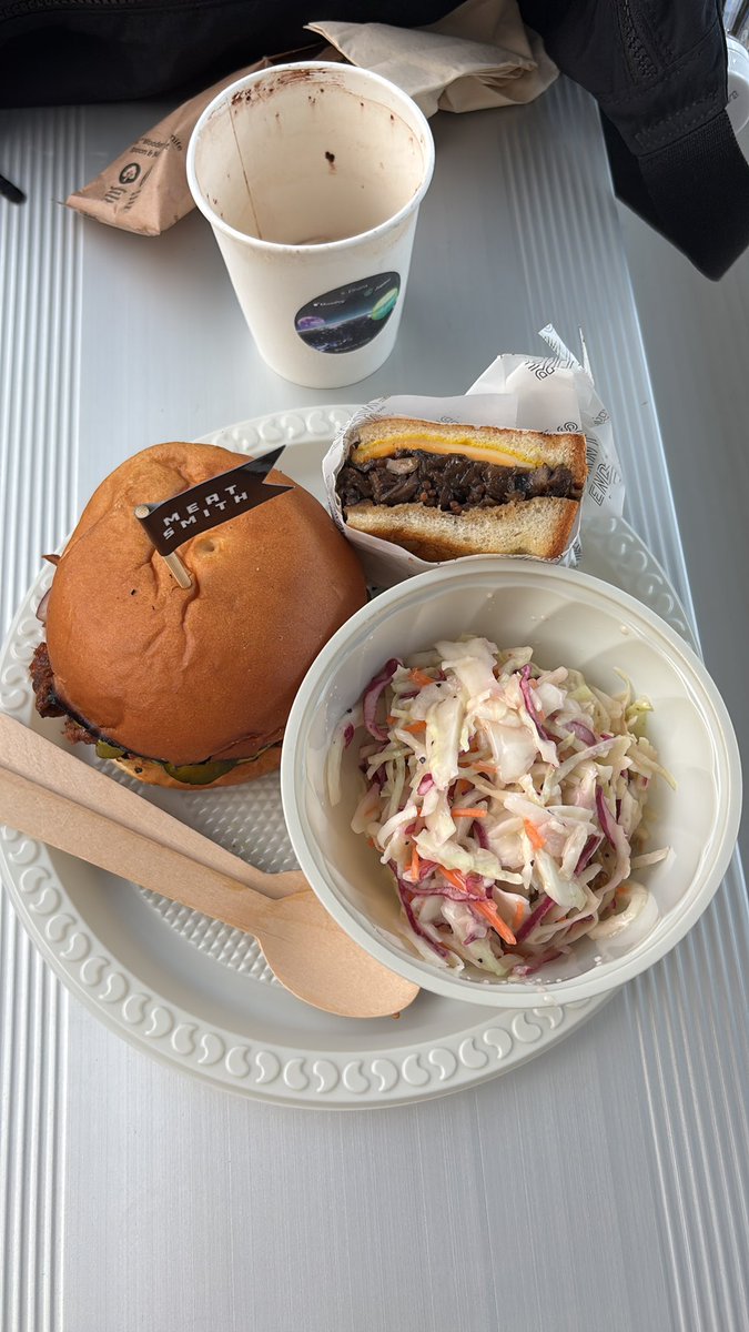 NotShawnChee's tweet photo. Meat Smith hands down best burger in SG https://t.co/KRGhvMGTEr