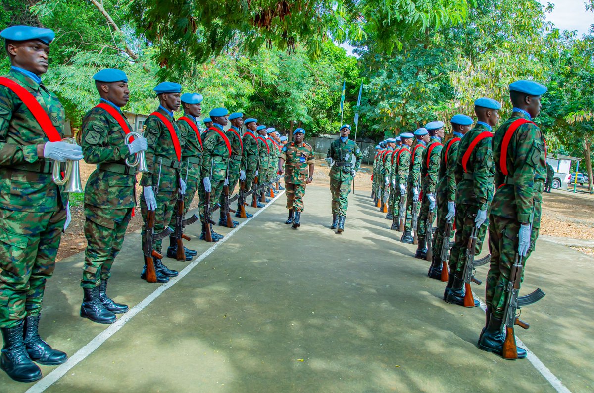 RwandaMoD's tweet photo. The newly appointed Deputy Force Commander of the United Nations Mission in South Sudan (UNMISS), Maj Gen Laston Ngosa, has pledged to work closely with Rwandan peacekeepers to strengthen implementation of the Mission's mandate. He made the commitment today during a visit to the RWANBATT-1 contingent at UN Tomping Base Camp in Juba. He was accompanied by the Force Chief of Staff, Brig Gen Daisuke Horiguchi, and other staff from the UNMISS Force Headquarters.https://t.co/ZbKcmqqb0L

===================

Umugaba mushya Wungirije w’Ingabo z’Umuryango w’Abibumbye ziri mu Butumwa bw’Amahoro muri Sudani y’Epfo (UNMISS), Maj Gen Laston Ngosa, yasezeranyije  ingabo z'u Rwanda ziri mu butumwa bw’amahoro, gukorana bya hafi mu rwego rwo gushimangira ishyirwa mu bikorwa ry’inshingano z’ubu butumwa. Yabivuze uyu munsi ubwo yasuraga ingabo z'u Rwanda zigize RWANBATT-1 zifite icyicaro mu kigo cya UN Tomping i Juba. Yari aherekejwe n'Umuyobozi ushinzwe abakozi ku cyicaro gikuru cya UNMISS, Brig Gen Daisuke Horiguchi, ndetse n’abandi bakozi bo ku cyicaro gikuru cy’Ingabo za UNMISS.https://t.co/akL2lNiWdS