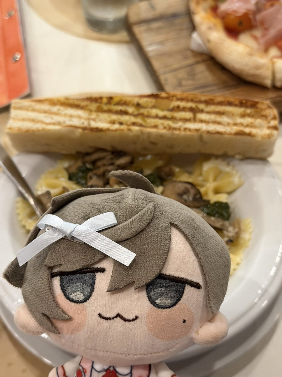 staryiku's tweet photo. my gallery full of food nd this guy... https://t.co/AvXu5v2dLc