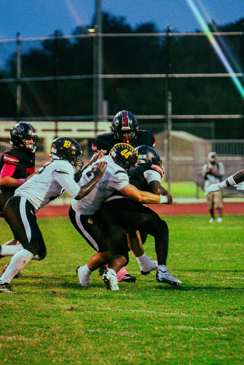 Taeo__407's tweet photo. Running to the ball with an elite motor 💨‼️@CoachLattier @Coach_HTaylor @CoachShort2 @EddieMo1982 @st_cloudfbrecrt @SCHS_coach @DbD0J0 https://t.co/XpYhWfrIgv
