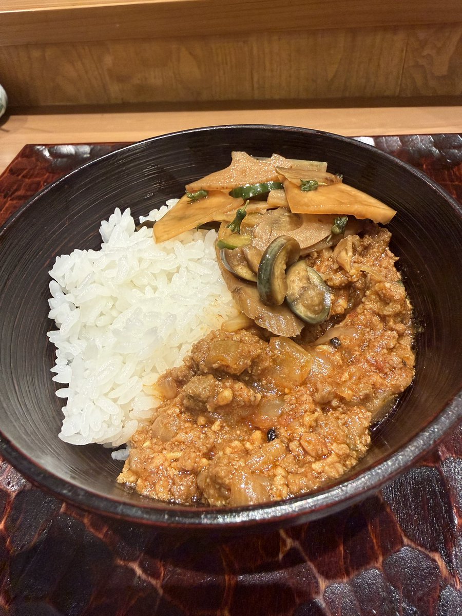 motenasikuroki's tweet photo. 本日
11:00〜15:00
の営業になります。
昼営業
季節の限定麺
【冷やしカレーそば】30食
【ビーフキーマカレー飯】
ご用意しています。
本日もよろしくお願いいたします。
饗くろ喜 https://t.co/cVq0f3UUkD