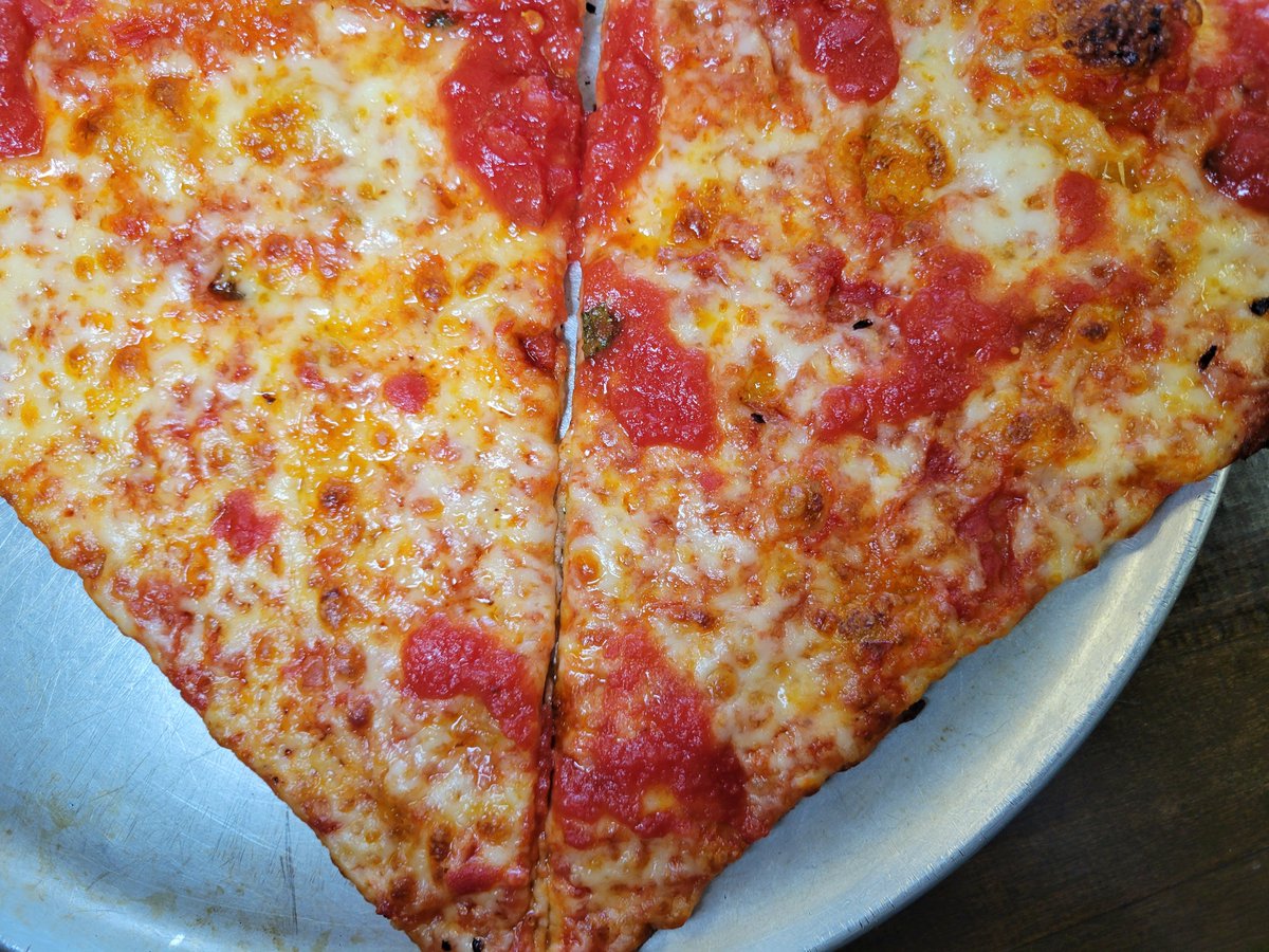 foodencourager's tweet photo. Piccola italia in Mauldin, S.C. Yeah, that where your mouth needs to be. #sctweets @Discover_SC @foofighters @BravoTopChef @chefjoseandres @FoodNetwork https://t.co/lNCSrhHOt8
